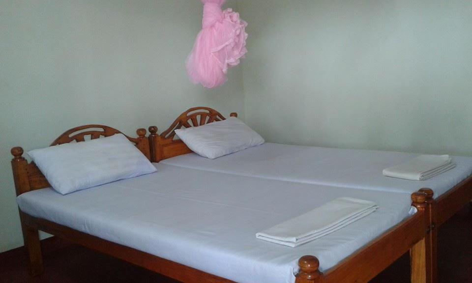 Postel nebo postele na pokoji v ubytování Sea Zone Hotel Nilaveli