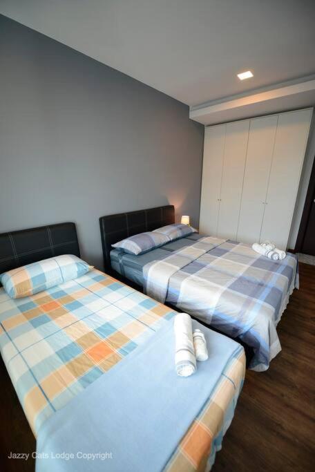 Postel nebo postele na pokoji v ubytování 3BR Jazz Suites Vivacity Megamall Kuching Sarawak