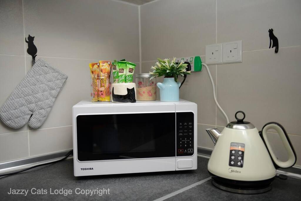 TV a/nebo společenská místnost v ubytování 3BR Jazz Suites Vivacity Megamall Kuching Sarawak