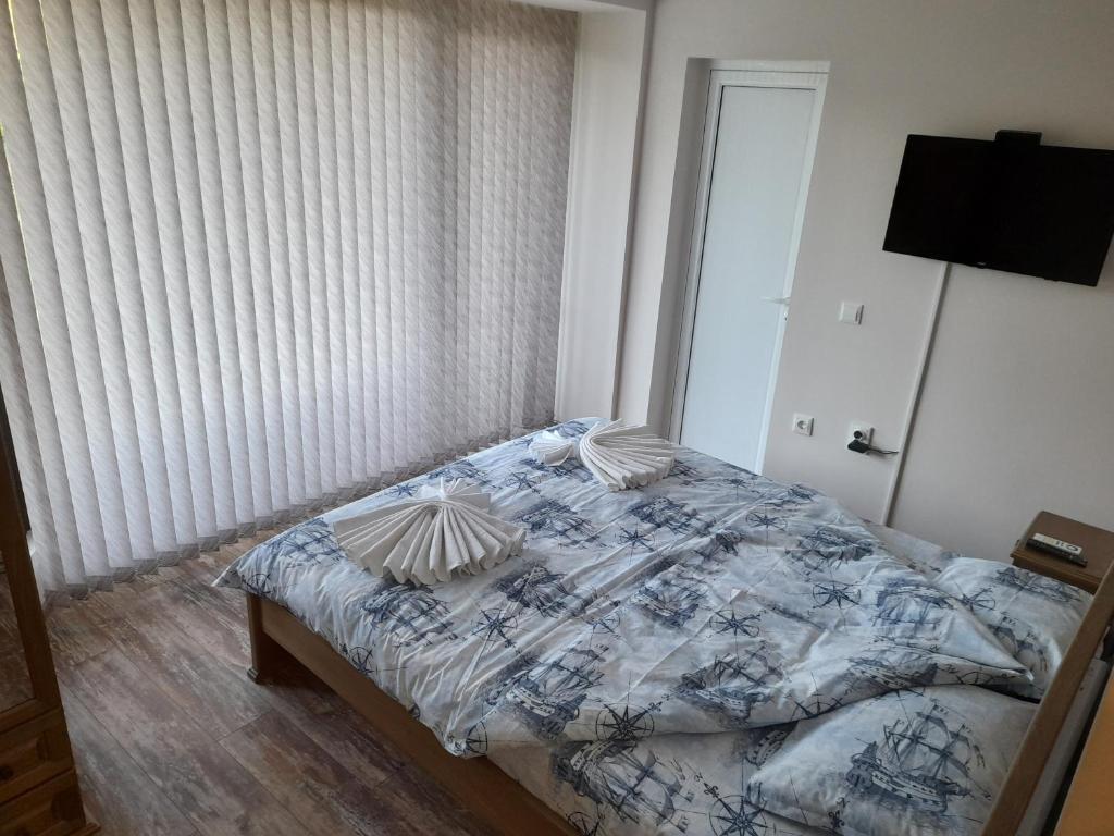 Postel nebo postele na pokoji v ubytování Guest house-restaurant St. George / Къща за гости-ресторант Свети Георги