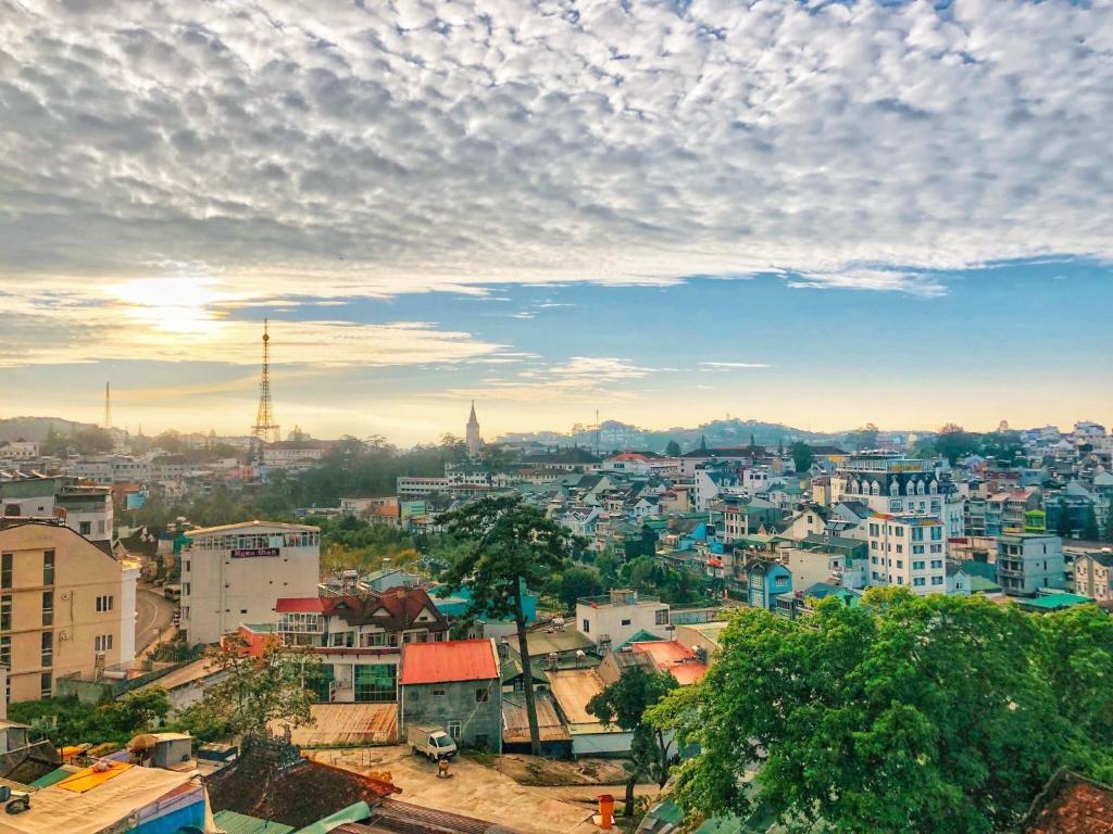 Nespecifikovaný výhled na destinaci Dalat nebo výhled na město při pohledu z hostelu