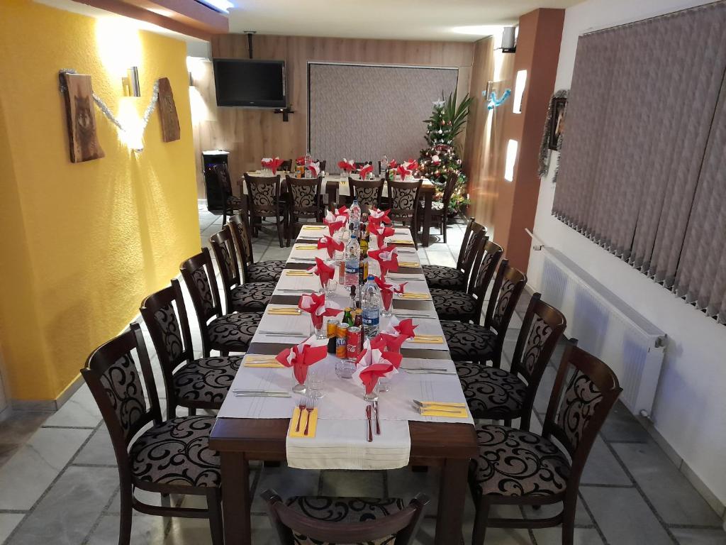 Restaurace v ubytování Guest house-restaurant St. George / Къща за гости-ресторант Свети Георги