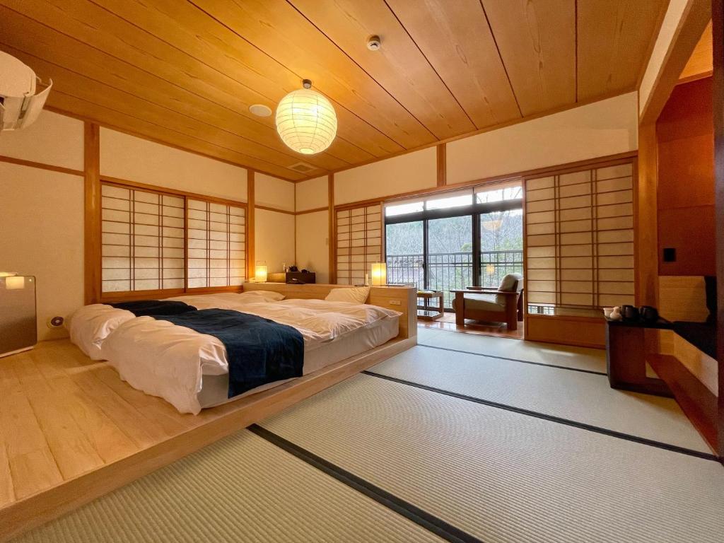 Postel nebo postele na pokoji v ubytování Ryokan Nushiya