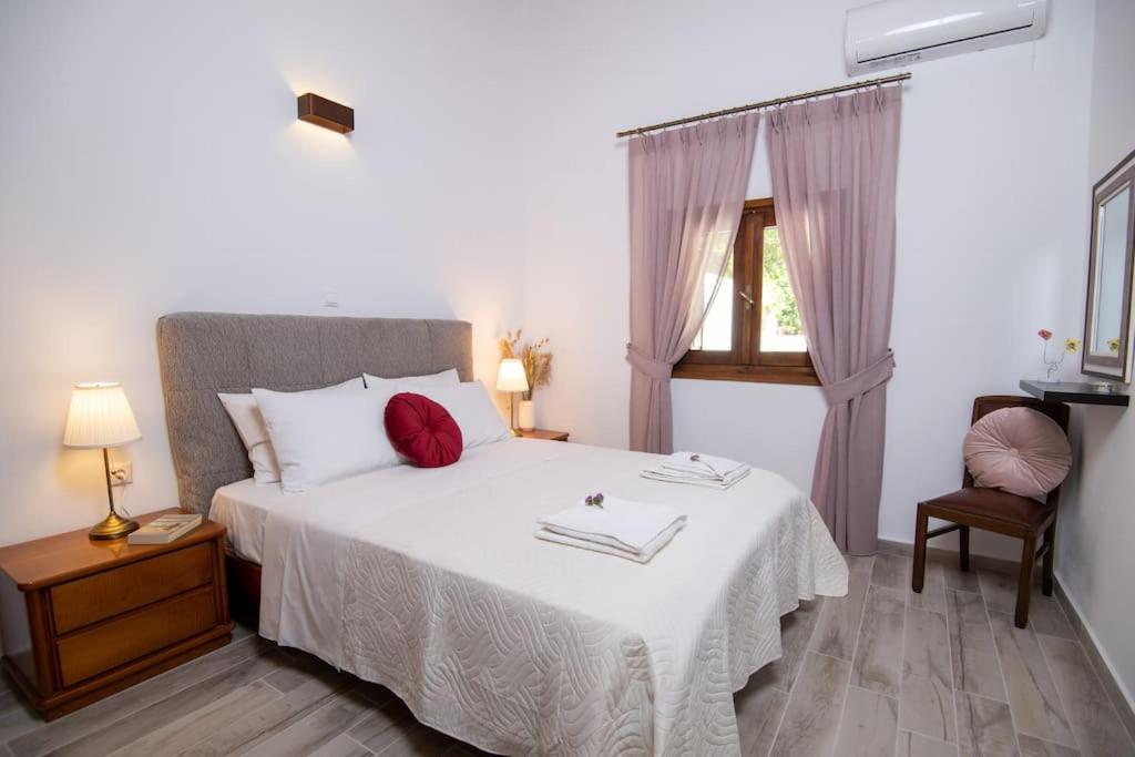 Łóżko lub łóżka w pokoju w obiekcie La Casa Rustica