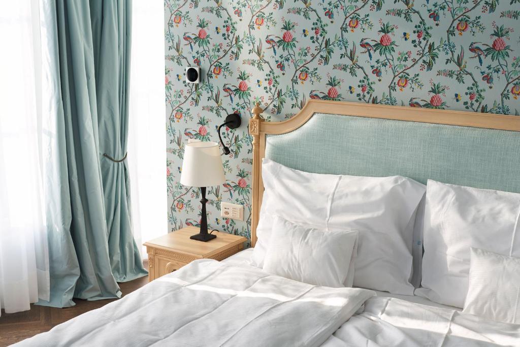 
Rachmaninoff Suite with Terrace and Lake View
