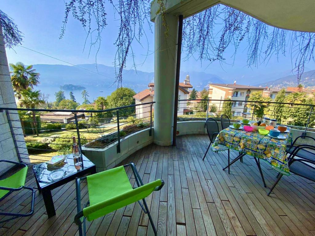 a balcony with a table and chairs and a view at Emma in Verbania