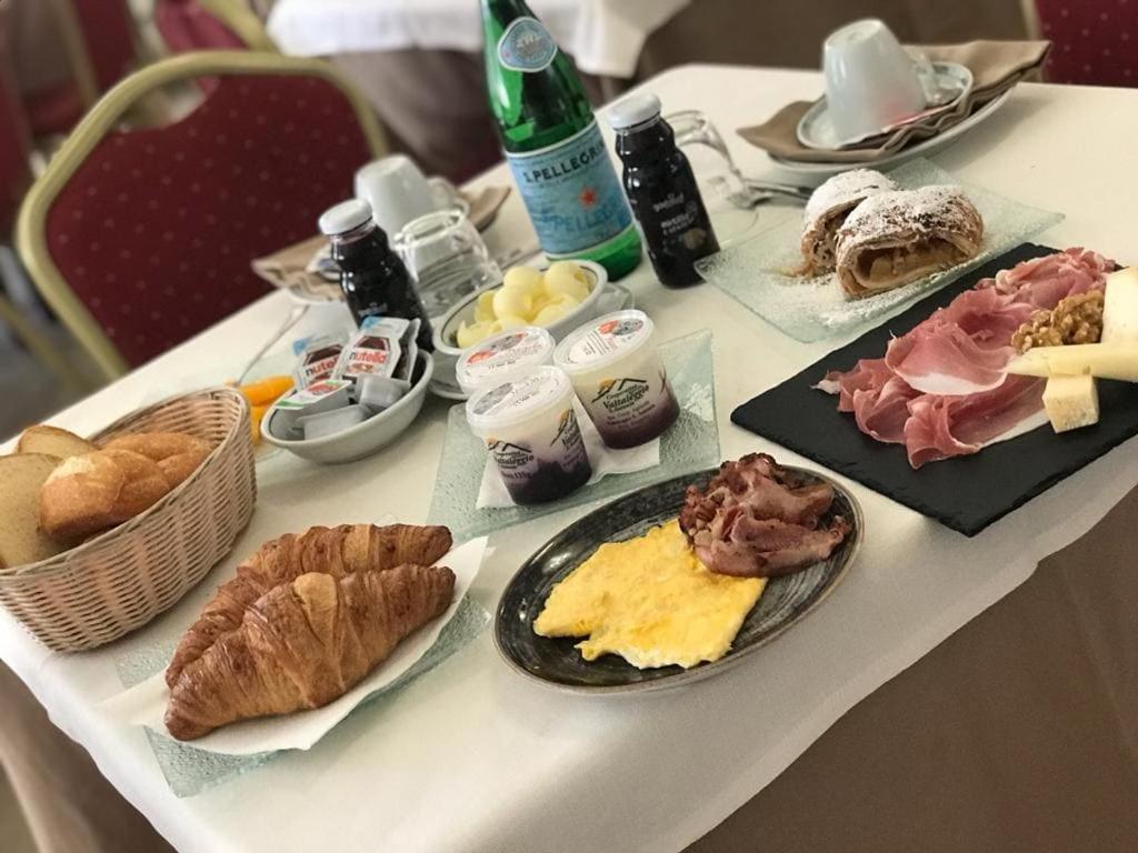 Jídlo v hotelu nebo okolí