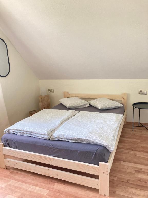 Postel nebo postele na pokoji v ubytování Fajne Domki