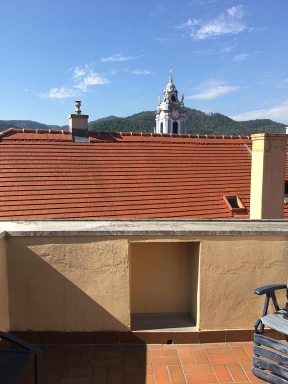 Nespecifikovaný výhled na hory nebo výhled na hory při pohledu z penzionu