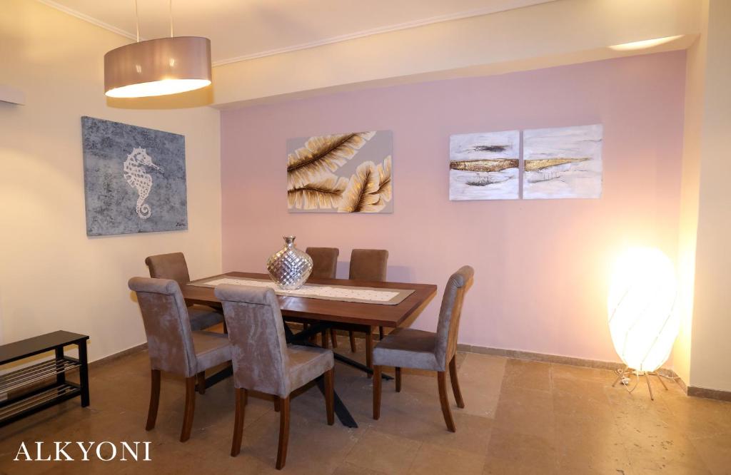 Fotografie z fotogalerie ubytování MELMA PROPERTIES- ALKYONI apartment by the sea in Piraeus v destinaci Piraeus