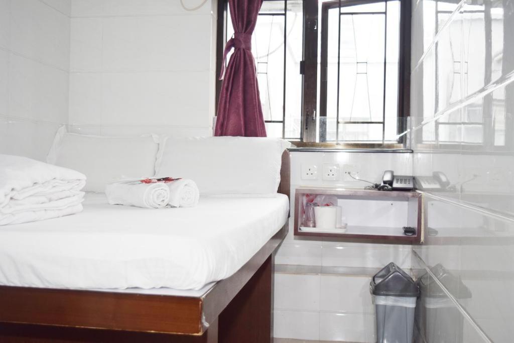 Postel nebo postele na pokoji v ubytování SHANGRI-LA GUEST HOUSE