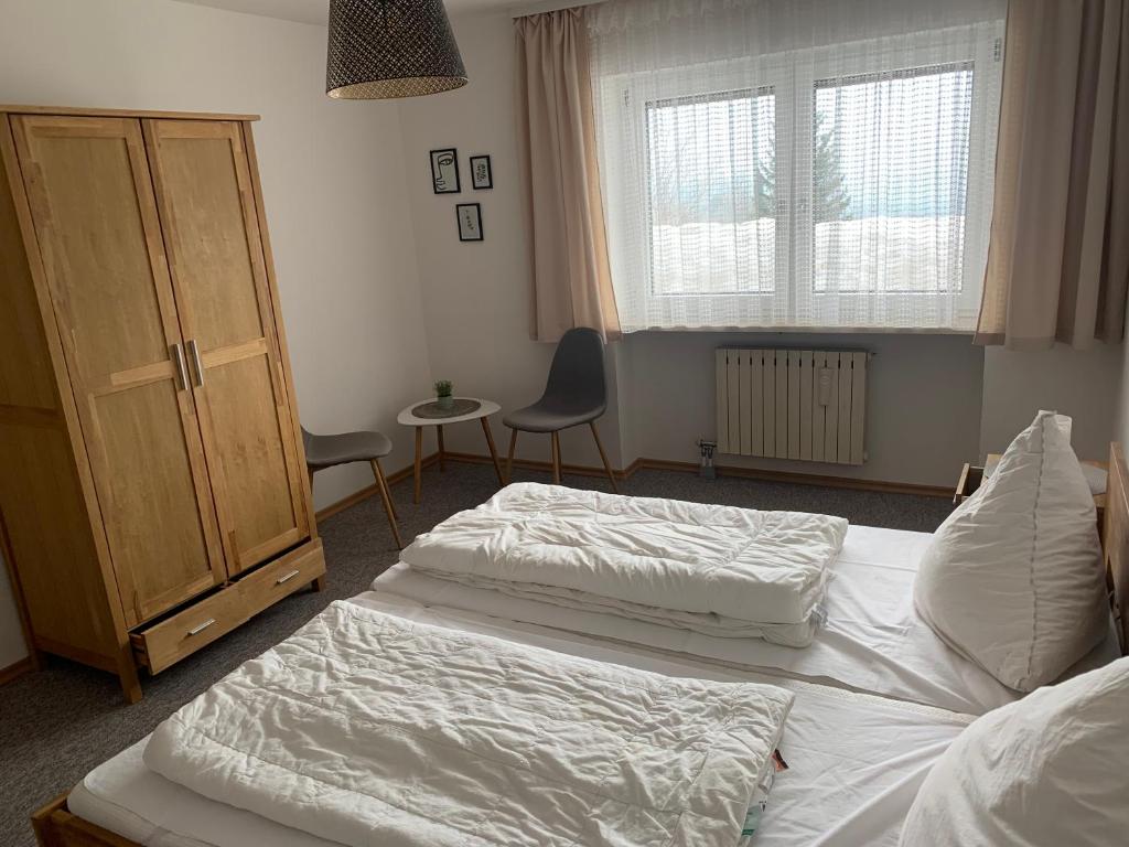 Postel nebo postele na pokoji v ubytování Ferienwohnung- Pfenniggeiger