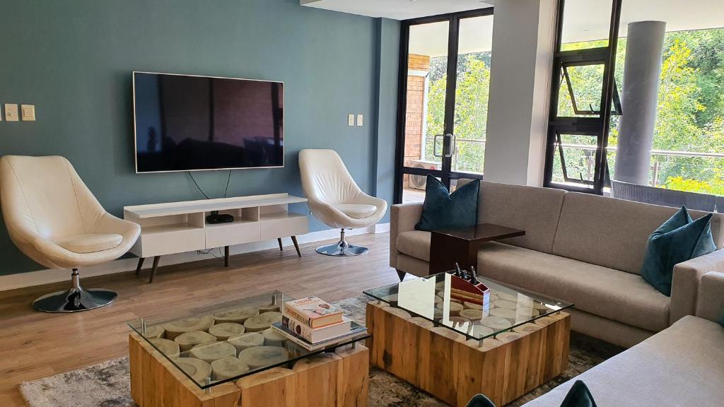 Μια τηλεόραση ή/και κέντρο ψυχαγωγίας στο Zuri Residences at Ten Degrees