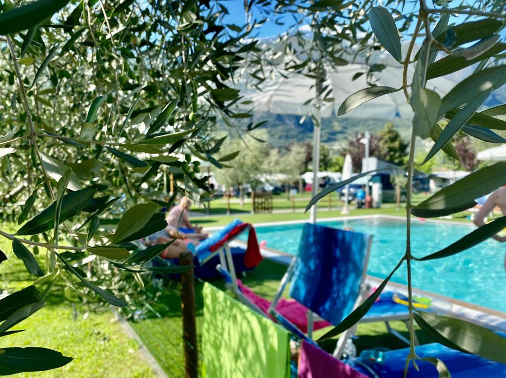 Bazén v ubytování AB&C Arco Bed And Camping nebo v jeho okolí
