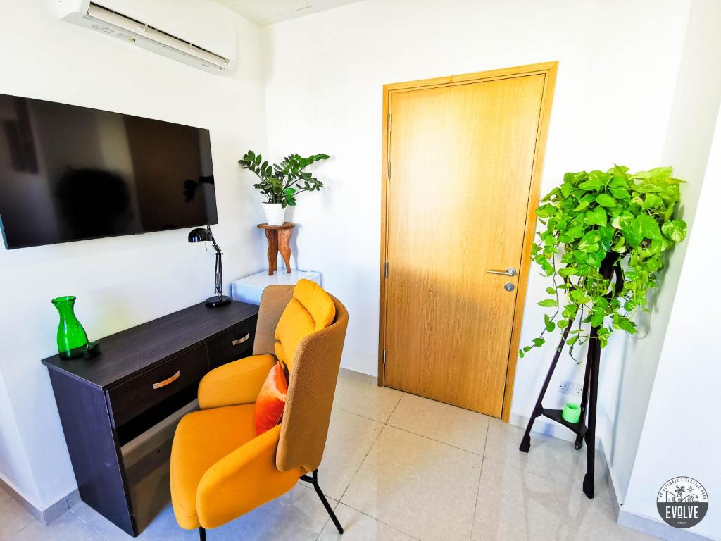 TV a/nebo společenská místnost v ubytování Evolve Coliving Guesthouse