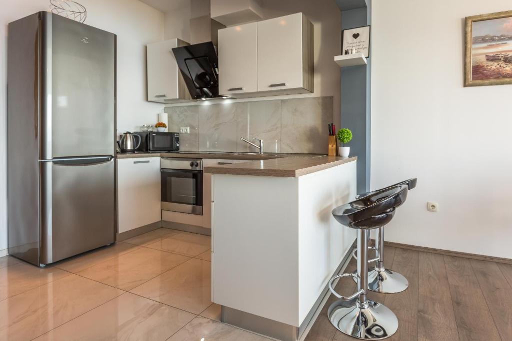 Kuchyňa alebo kuchynka v ubytovaní MODERN apartment OMIS