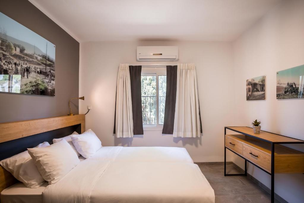 Postel nebo postele na pokoji v ubytování איילת השחר אירוח גלילי - Ayelet Hotel
