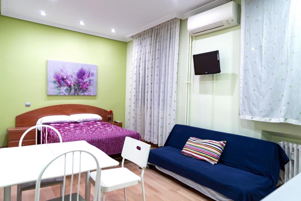 Lova arba lovos apgyvendinimo įstaigoje Suitur Apartment Hita I Centro Madrid