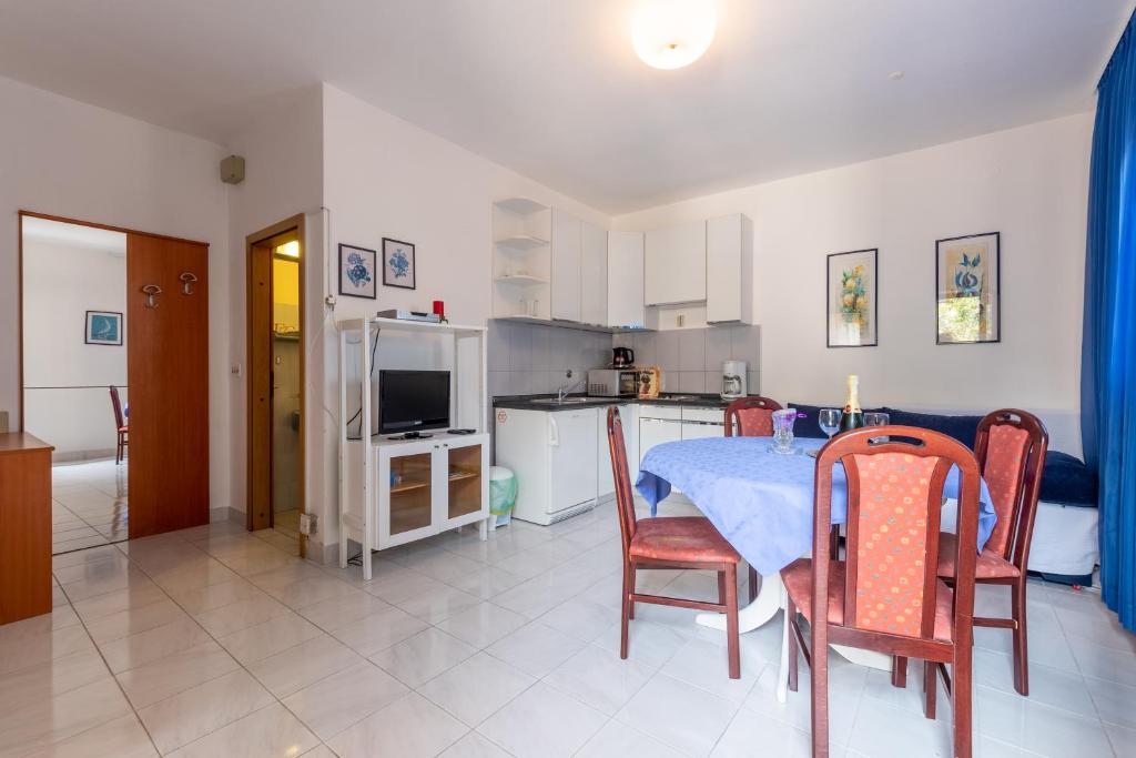 Kuchyň nebo kuchyňský kout v ubytování Apartments Zdena