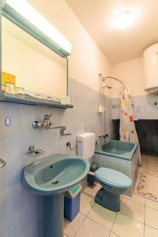 Koupelna v ubytování Apartments Zdena