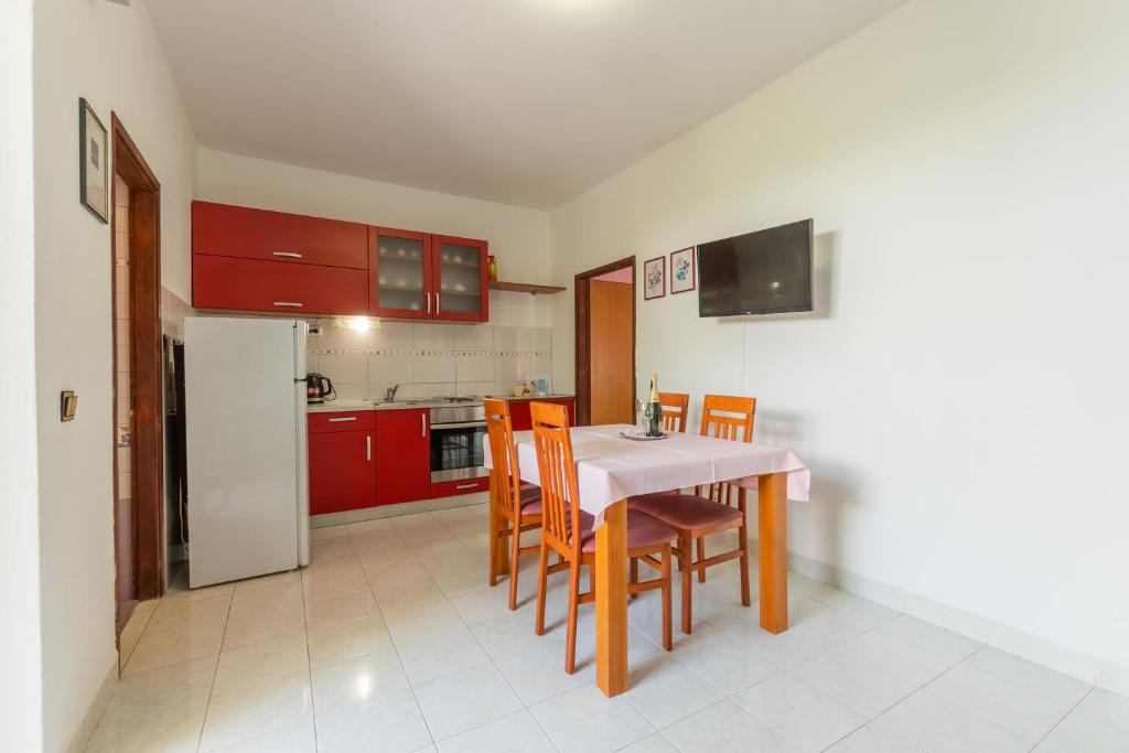 Kuchyň nebo kuchyňský kout v ubytování Apartments Zdena