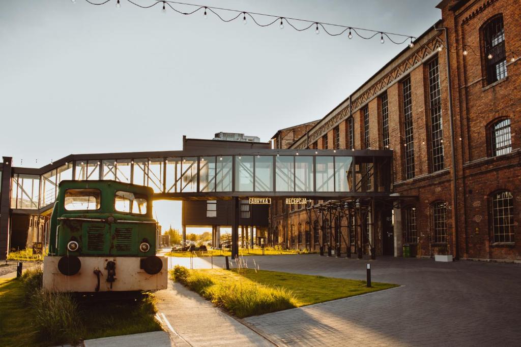 a green truck parked in front of a building at Cukrownia Żnin in Żnin