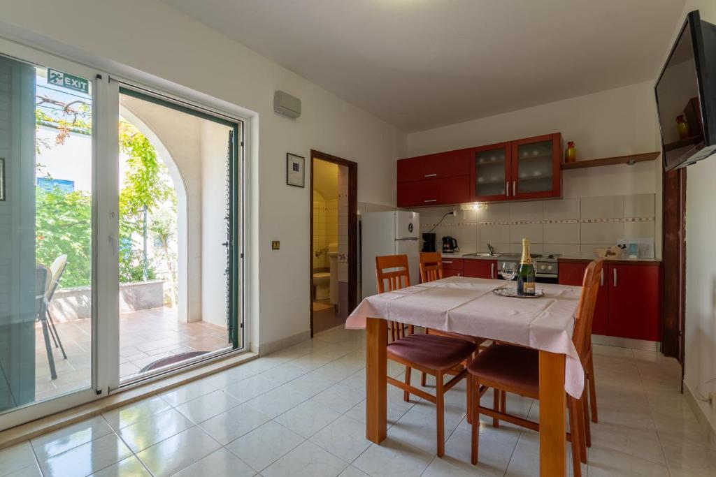 Kuchyň nebo kuchyňský kout v ubytování Apartments Zdena