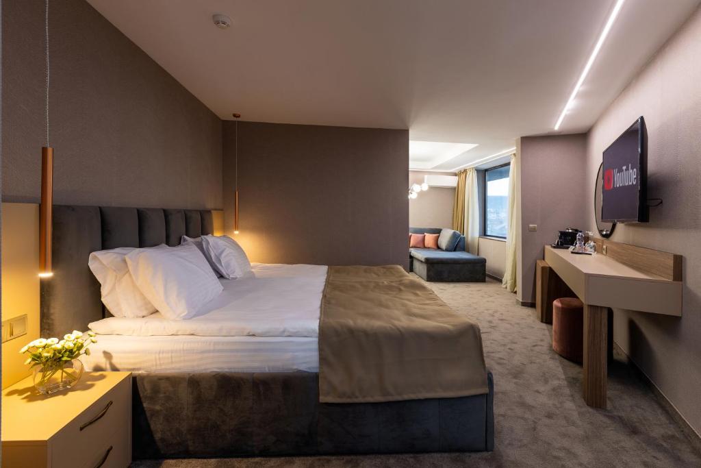 Suitetrails - Grand Hotel Shumen