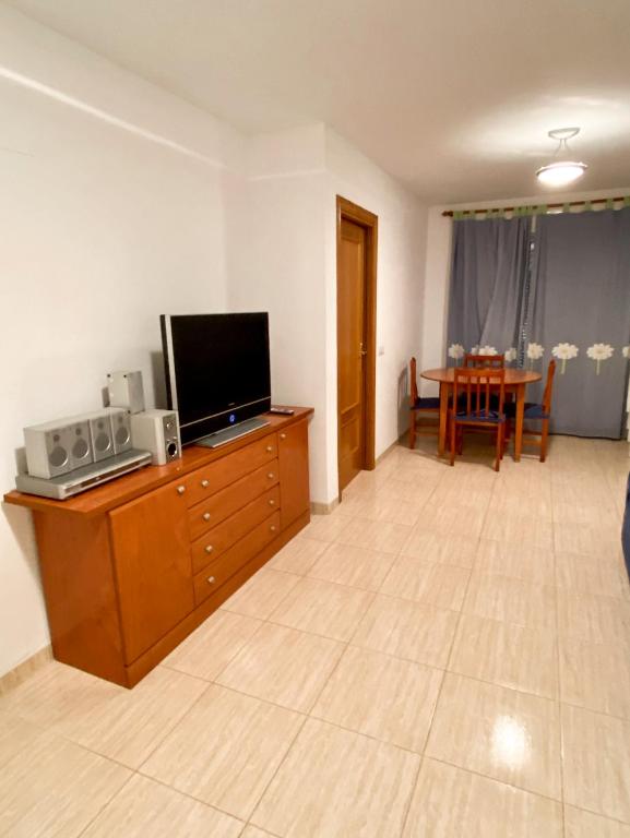 TV a/nebo společenská místnost v ubytování Oropesa del mar - Acapulco IV - 2º REF 022