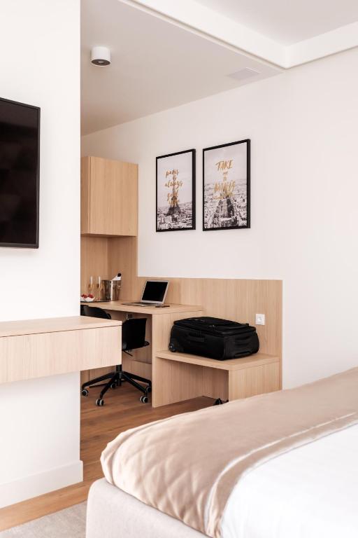 Televízia a/alebo spoločenská miestnosť v ubytovaní Adele Apartments