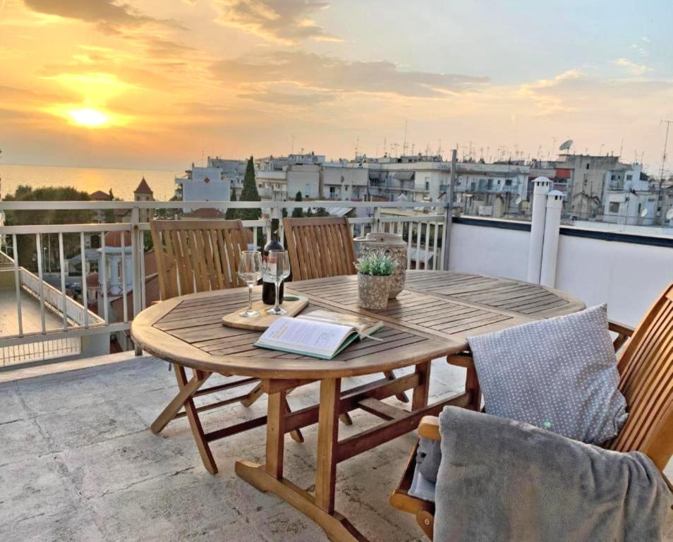 Balkón nebo terasa v ubytování Sea View Sunset Penthouse