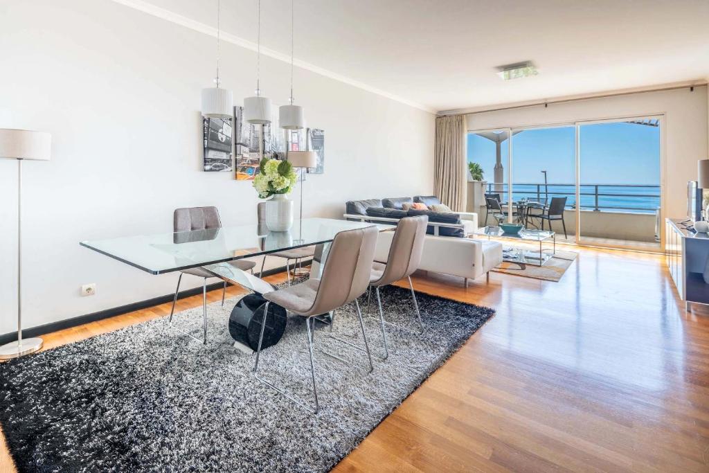 Oceanside Terrace Apartment by Holiday Rental Madeira