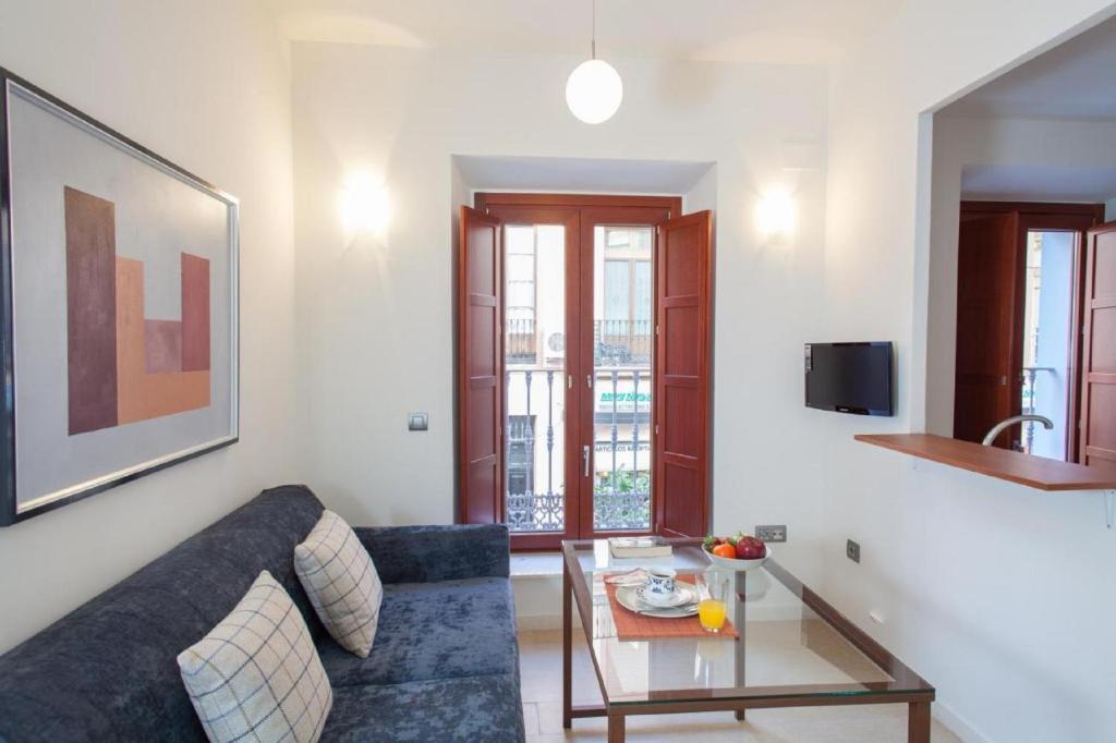 Televízia a/alebo spoločenská miestnosť v ubytovaní Apartamento Puerta del Arenal - Kainga Homes