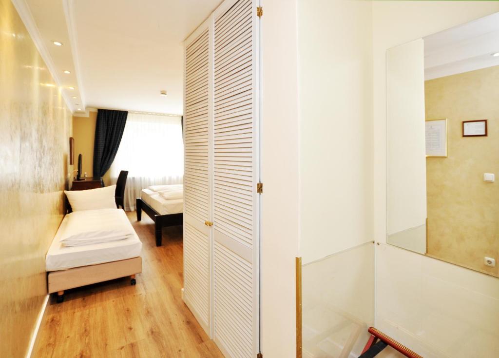 Postel nebo postele na pokoji v ubytování Hotel Altmünchen by Blattl