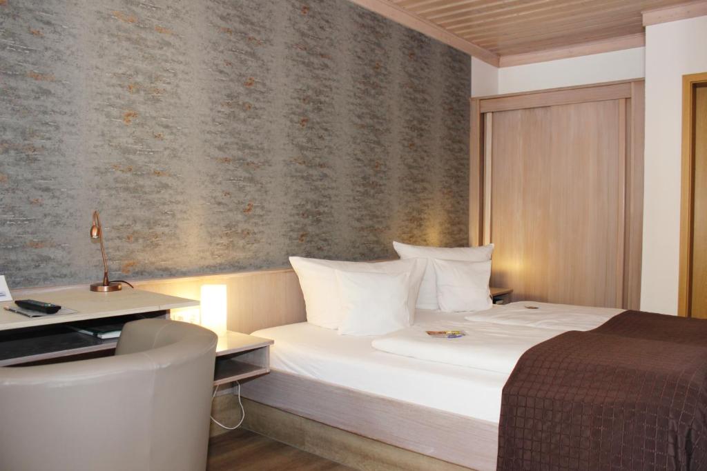 Postel nebo postele na pokoji v ubytování Landhotel zum Böhm