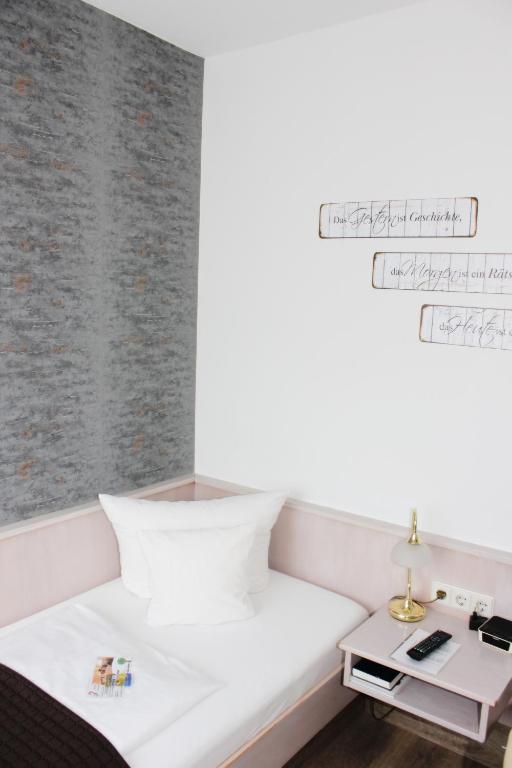 Postel nebo postele na pokoji v ubytování Landhotel zum Böhm