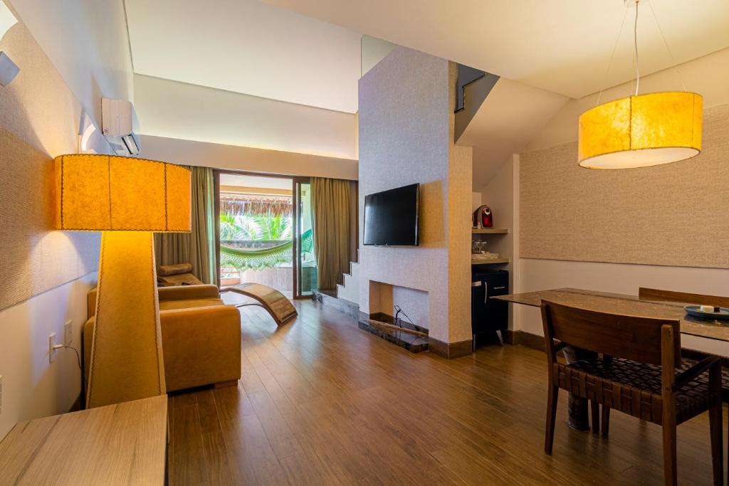 TV a/nebo společenská místnost v ubytování Carmel Charme Resort