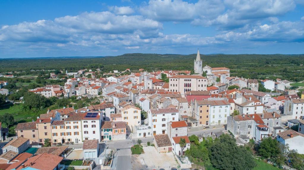 Výhľad na mesto Bale alebo výhľad na mesto priamo z penziónu