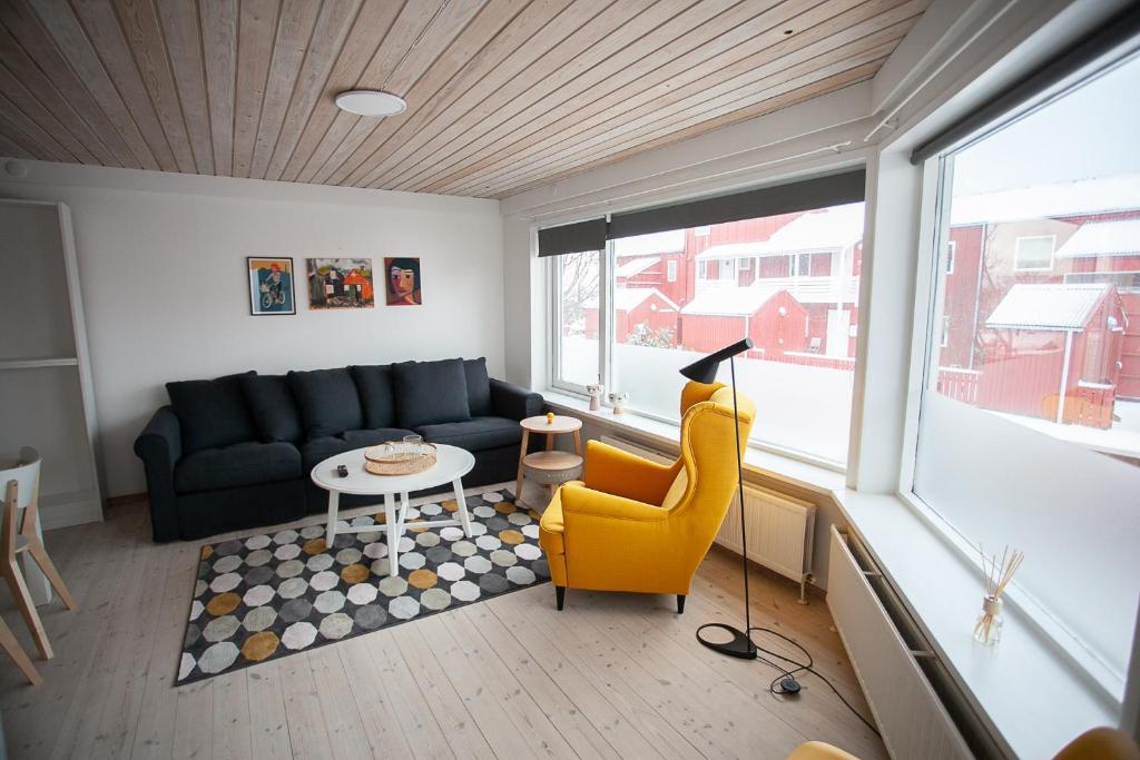 a living room with a couch and a table at Cozy / Nordic House / Baker / Svartifossur in Tórshavn