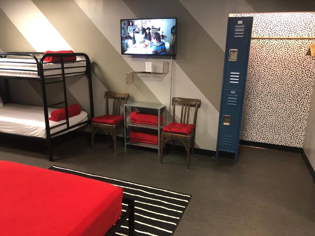Postel nebo postele na pokoji v ubytování Chicago Getaway Hostel