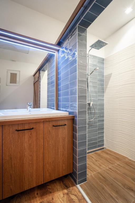 Kúpeľňa v ubytovaní Amora Homes Basilica View elegant Suite NEED RESERVATION FOR FREE PARKING