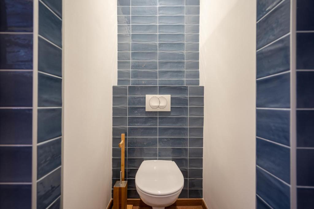 Kúpeľňa v ubytovaní Amora Homes Basilica View elegant Suite NEED RESERVATION FOR FREE PARKING