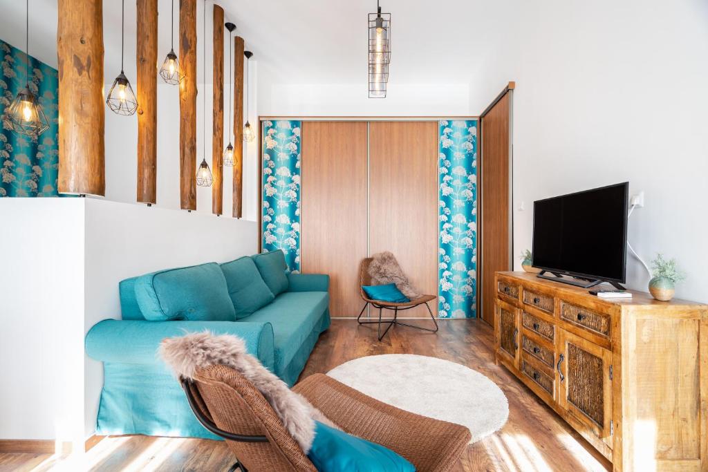 Televízia a/alebo spoločenská miestnosť v ubytovaní Amora Homes Basilica View elegant Suite NEED RESERVATION FOR FREE PARKING