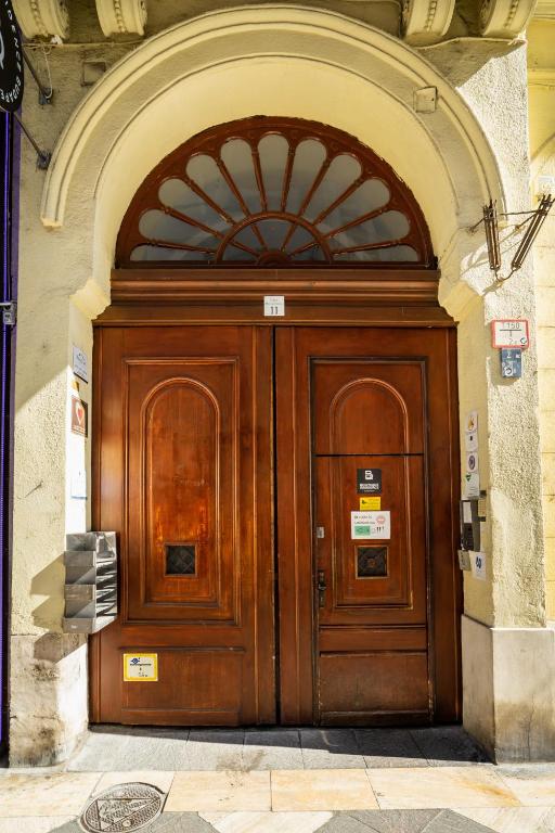 Exteriér alebo vchod do ubytovania Amora Homes Basilica View elegant Suite NEED RESERVATION FOR FREE PARKING
