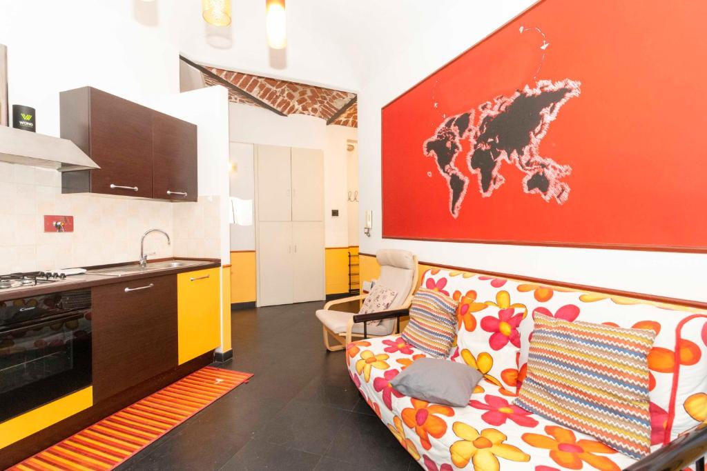 Colourful & Cozy Apartment Cenisia - Housity