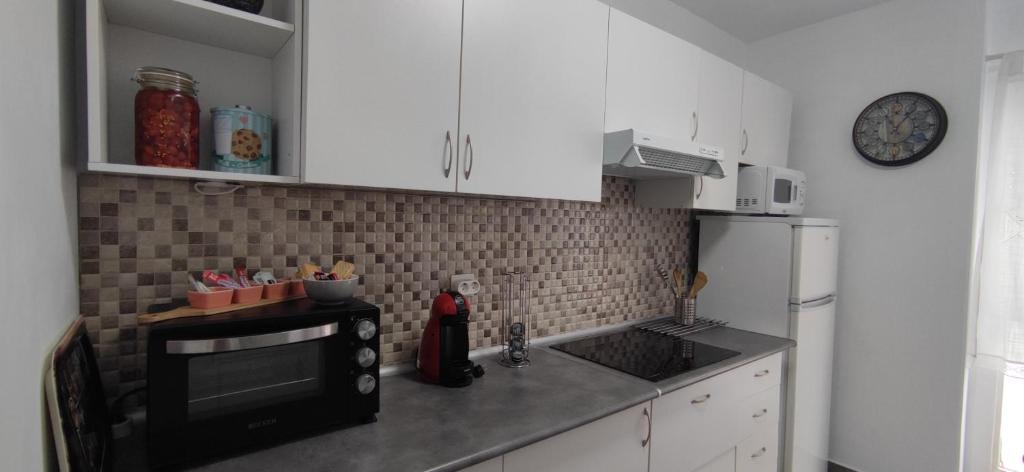 A kitchen or kitchenette at ApartaSol