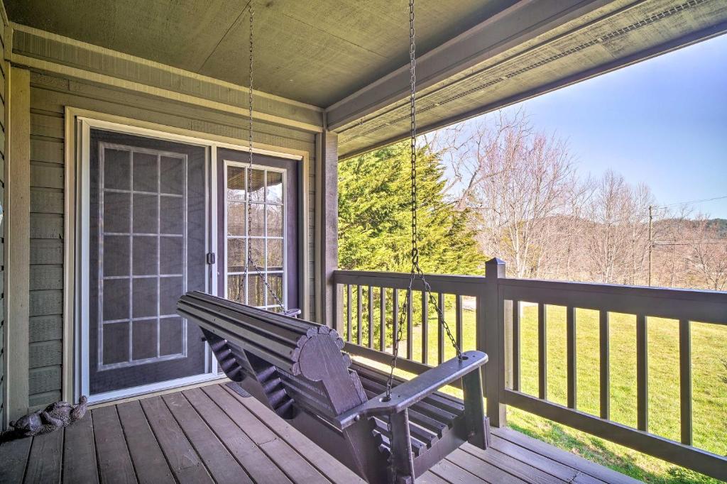 Stunning Pigeon Forge Retreat with Mtn Views! - Housity