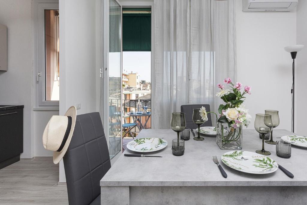A seating area at Contemporary apartment in Sturla by Wonderful Italy