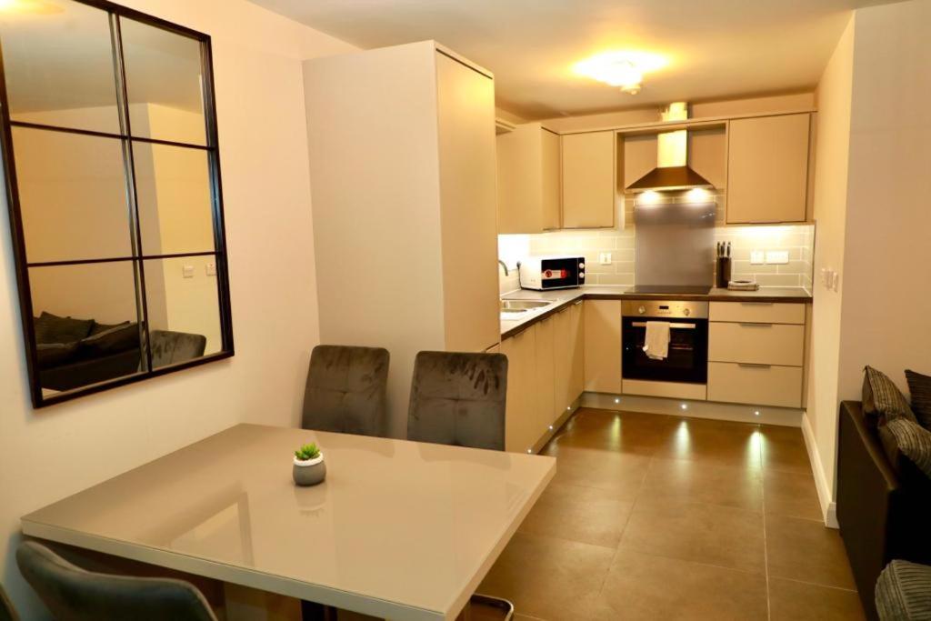 Lovely 2- bedroom Apartment in Belfast - Housity