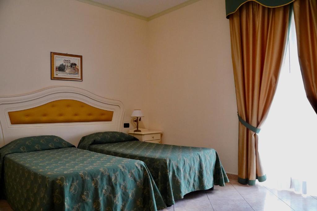 Posteľ alebo postele v izbe v ubytovaní Hotel Roscianum Welness SPA